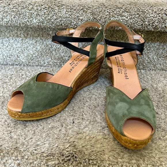 NWOT Eric Michael espadrille wedge. Olive green leather peep toe. Made in Spain. - Picture 1 of 11
